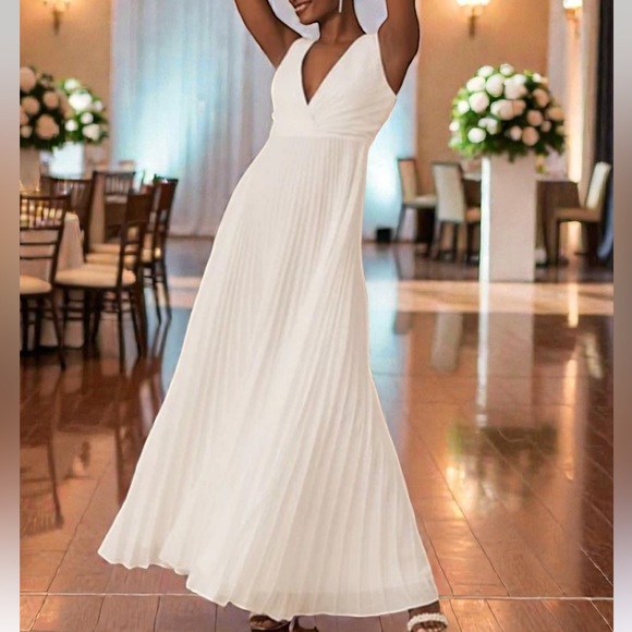 Badgley Mischka x BHLDN Sloane 0 & 6 Off White Pleated V-Neck Maxi Wedding Gown - Picture 2 of 8